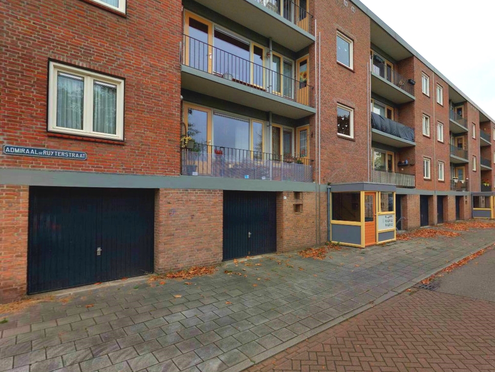 Admiraal de Ruyterstraat 58